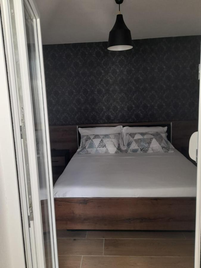 Apartman Sa Lodom 2+2 Apartment Pirovac Exterior photo