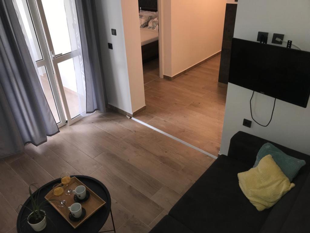 Apartman Sa Lodom 2+2 Apartment Pirovac Exterior photo